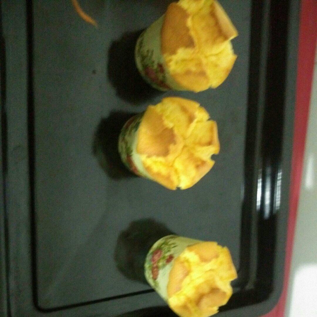 戚风杯子蛋糕^_^不开裂不回缩喔～