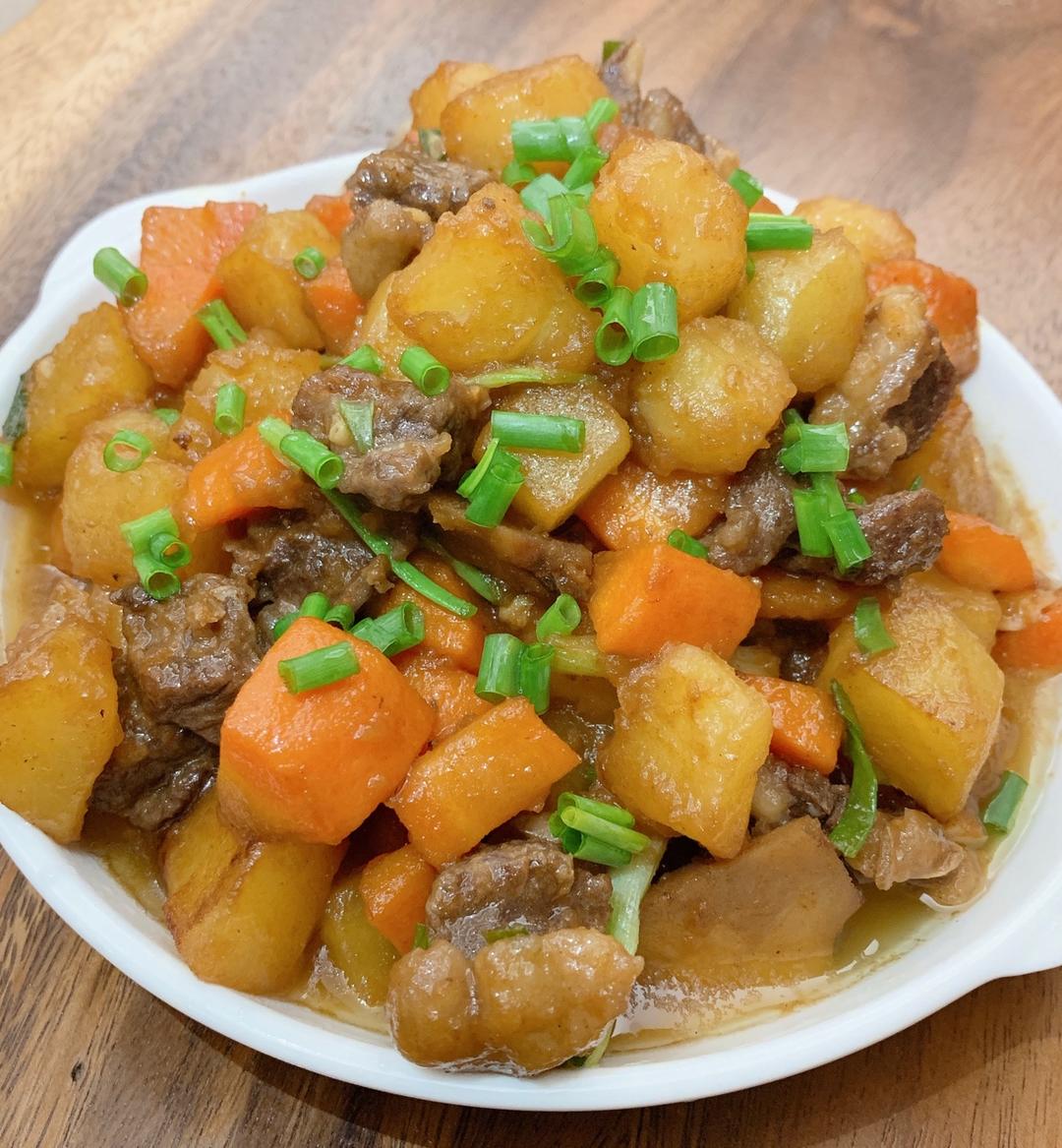 沙沙土豆胡萝卜炖牛肉