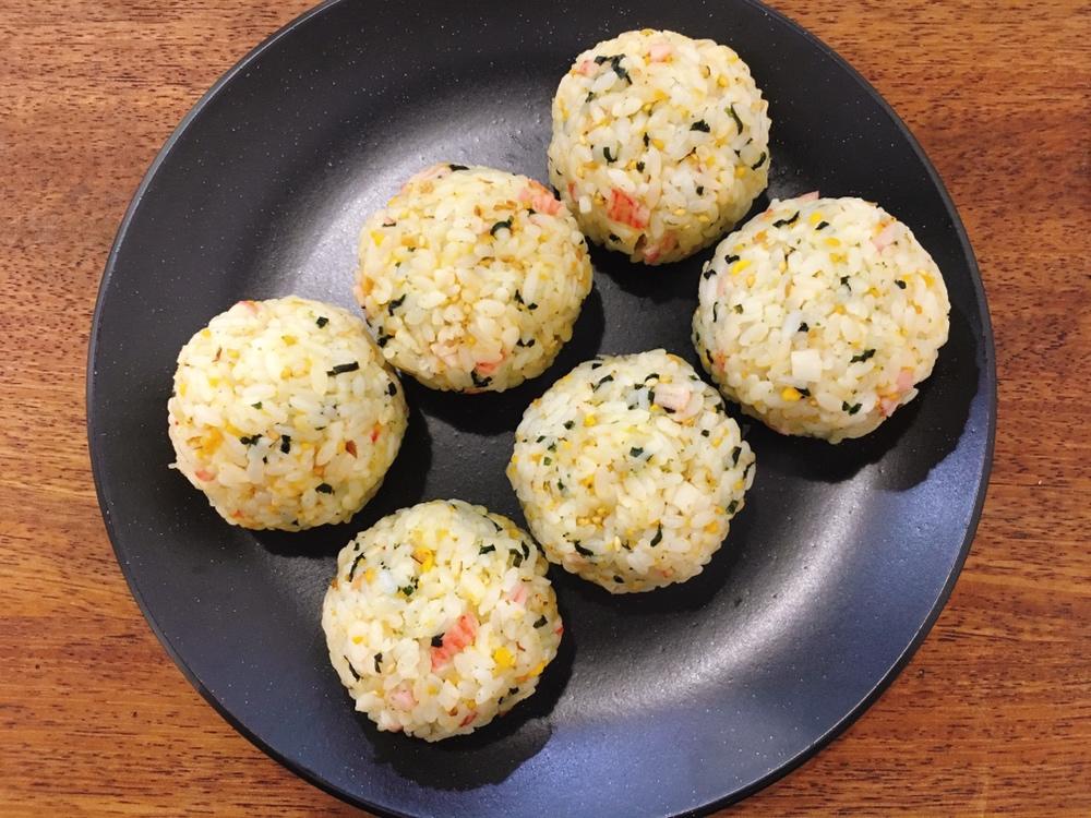 海苔碎肉松饭团
