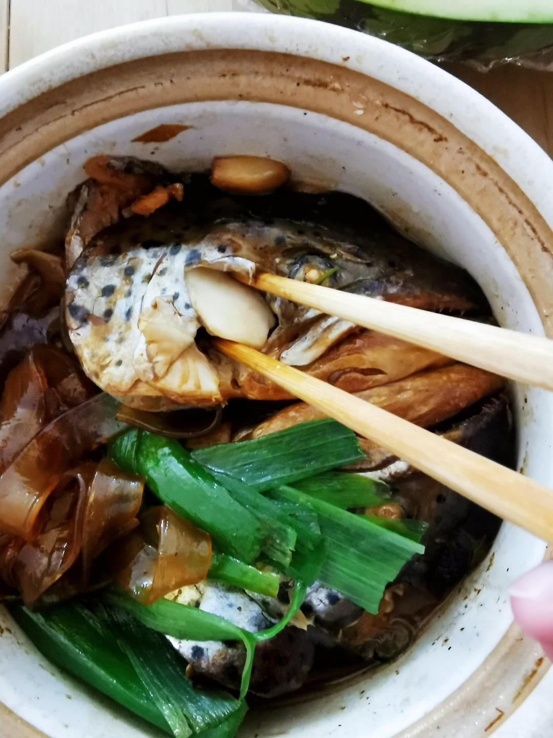 砂锅三文鱼头粉皮煲