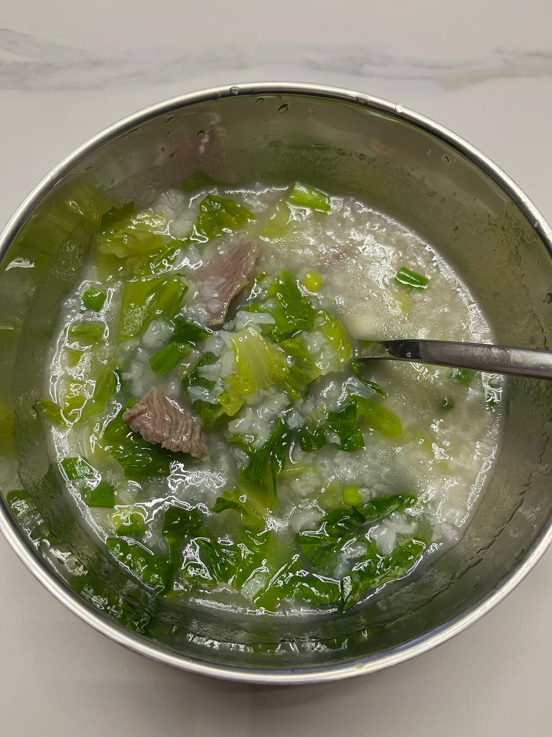 广式生菜丝牛肉粥