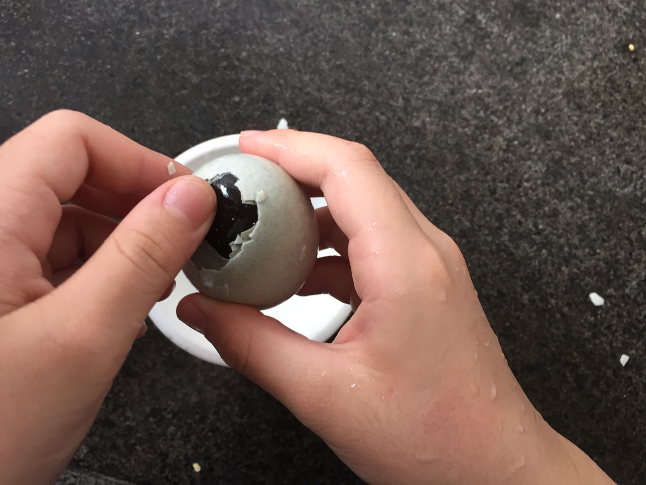 椒香凉拌皮蛋（十岁儿童版）的做法 步骤5