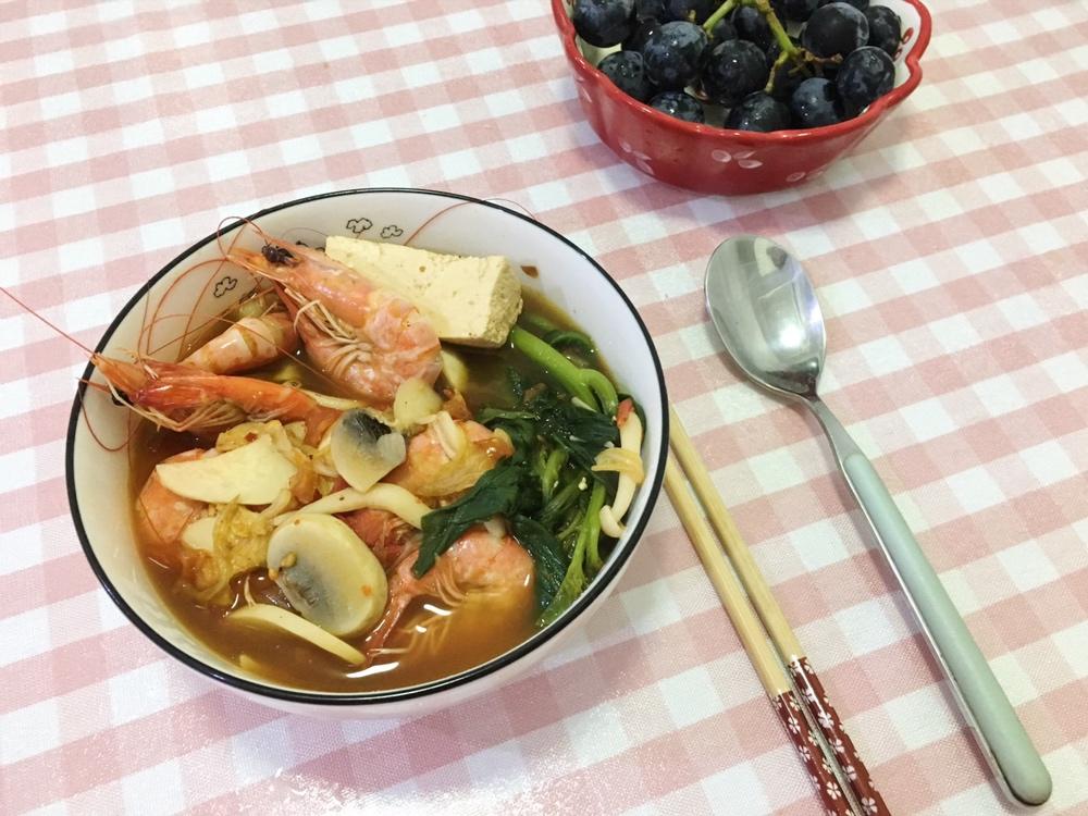 番茄泡菜鲜蔬锅