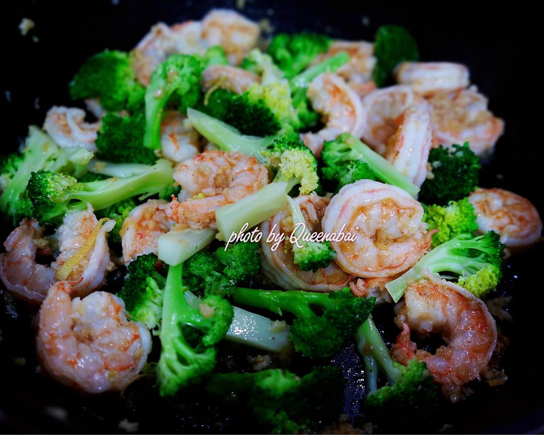 家乐食谱：蒜蓉虾球西兰花（腐乳红烧酱）的做法