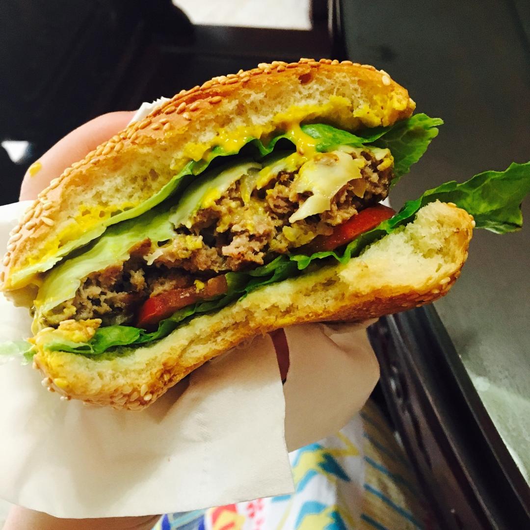 洋葱牛肉汉堡 Beef Hamburger with Fried Onions