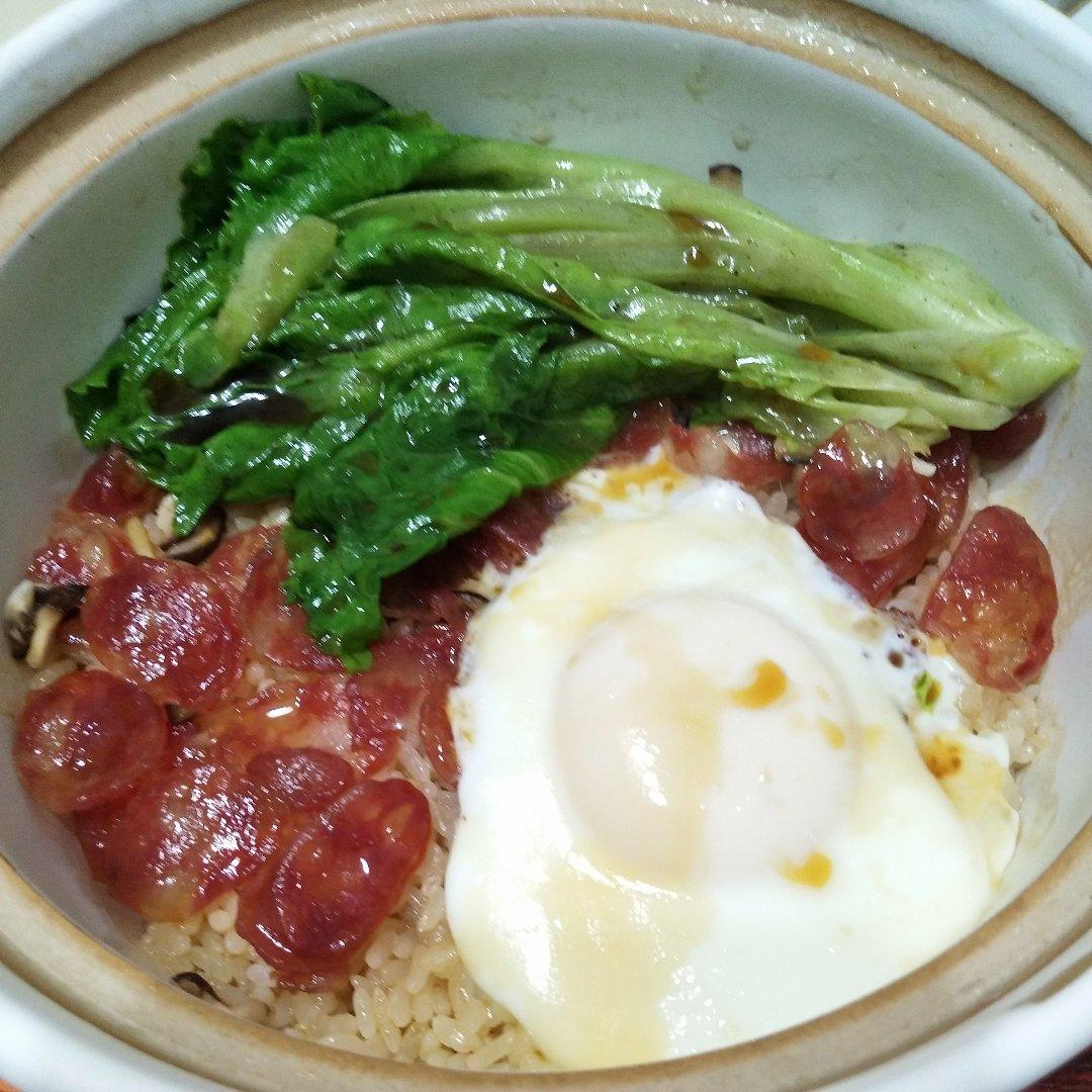 广式腊味煲仔饭