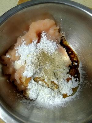 紫苏杏鲍菇鸡肉饼的做法 步骤2