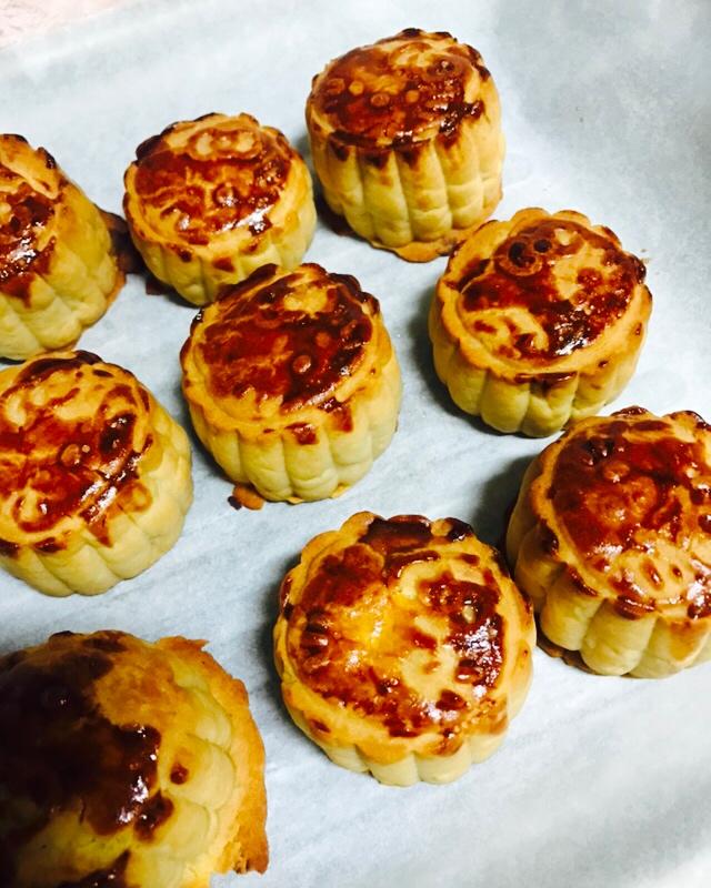 金沙奶黄月饼