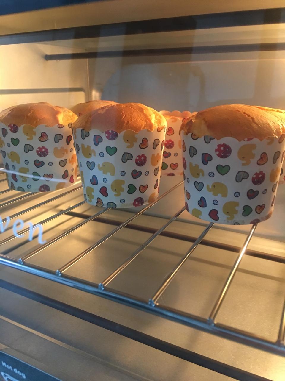 消耗淡奶油之作——淡奶油小蛋糕