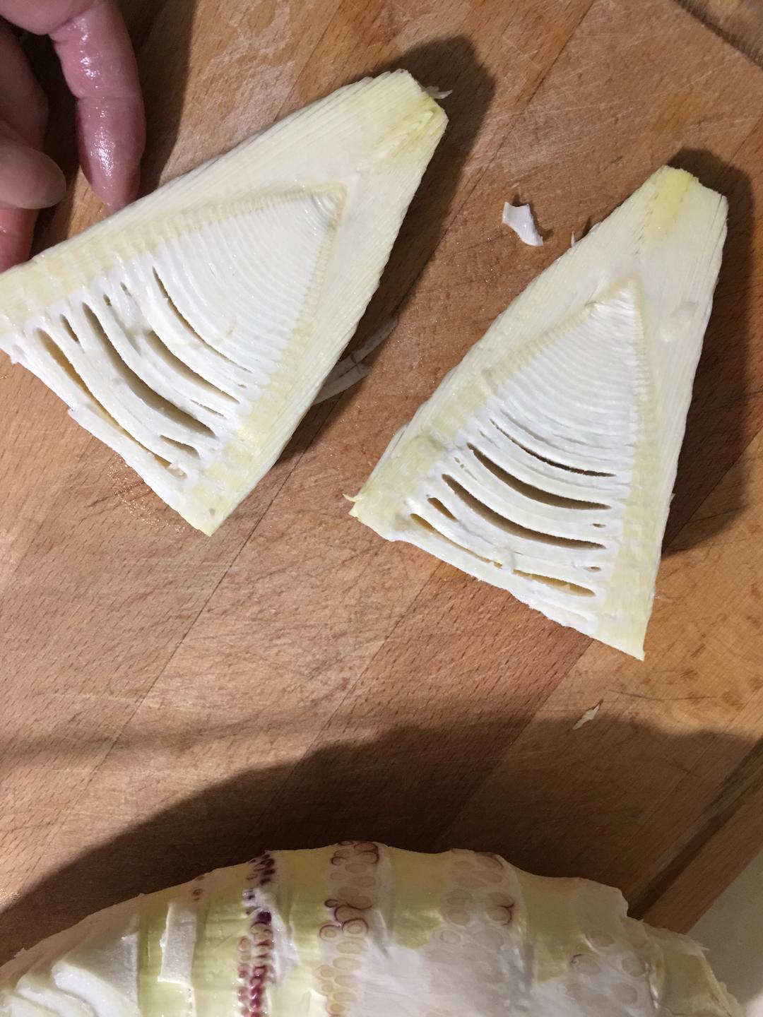 油焖笋(毛笋,黄泥烘)的做法 步骤3