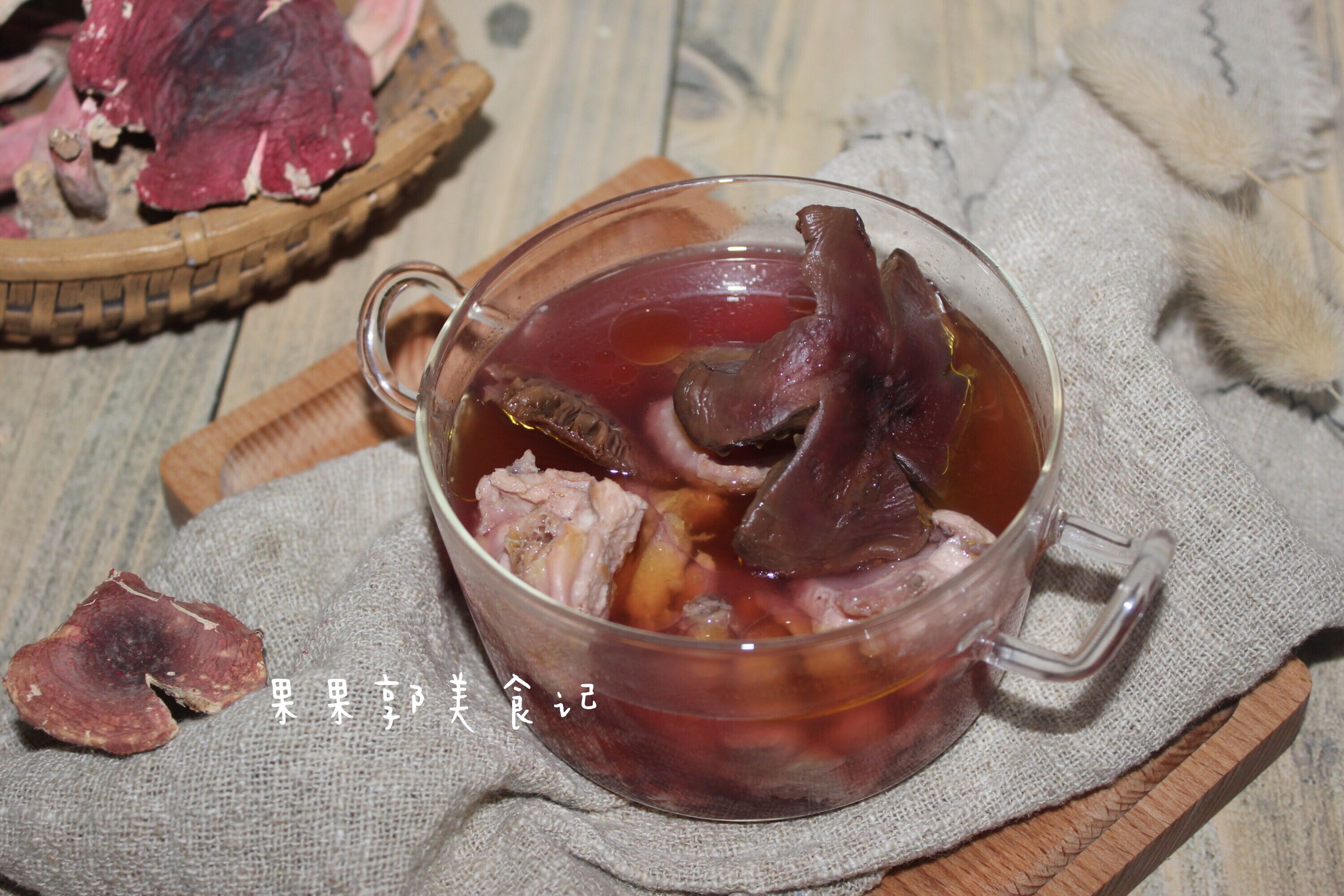 红菌鸡汤——最漂亮的汤的做法