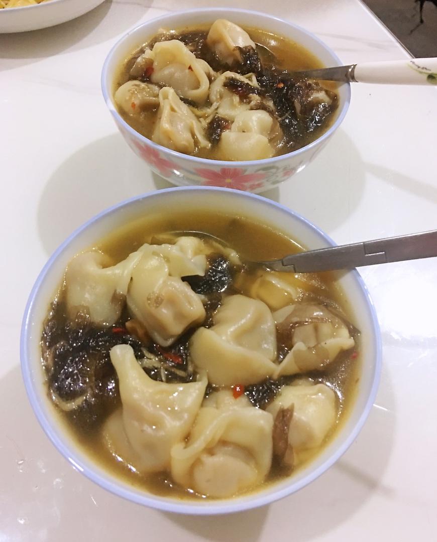 红汤鲜肉小馄饨