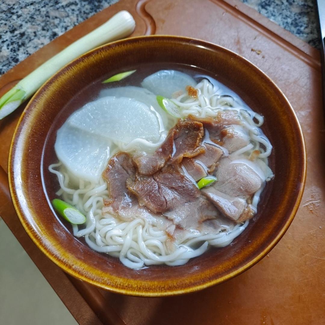 正宗兰州牛肉面～～                        不是兰州拉面😁