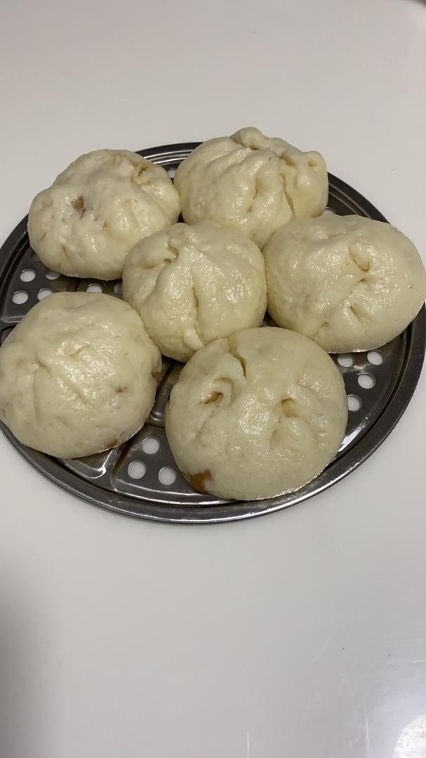 松软多汁的肉包子