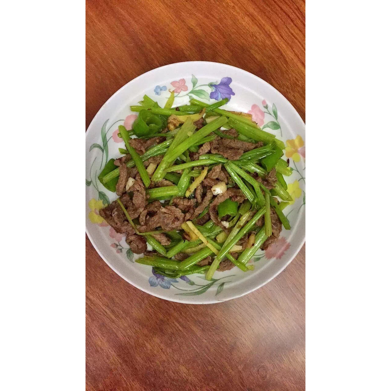 芹菜炒牛肉