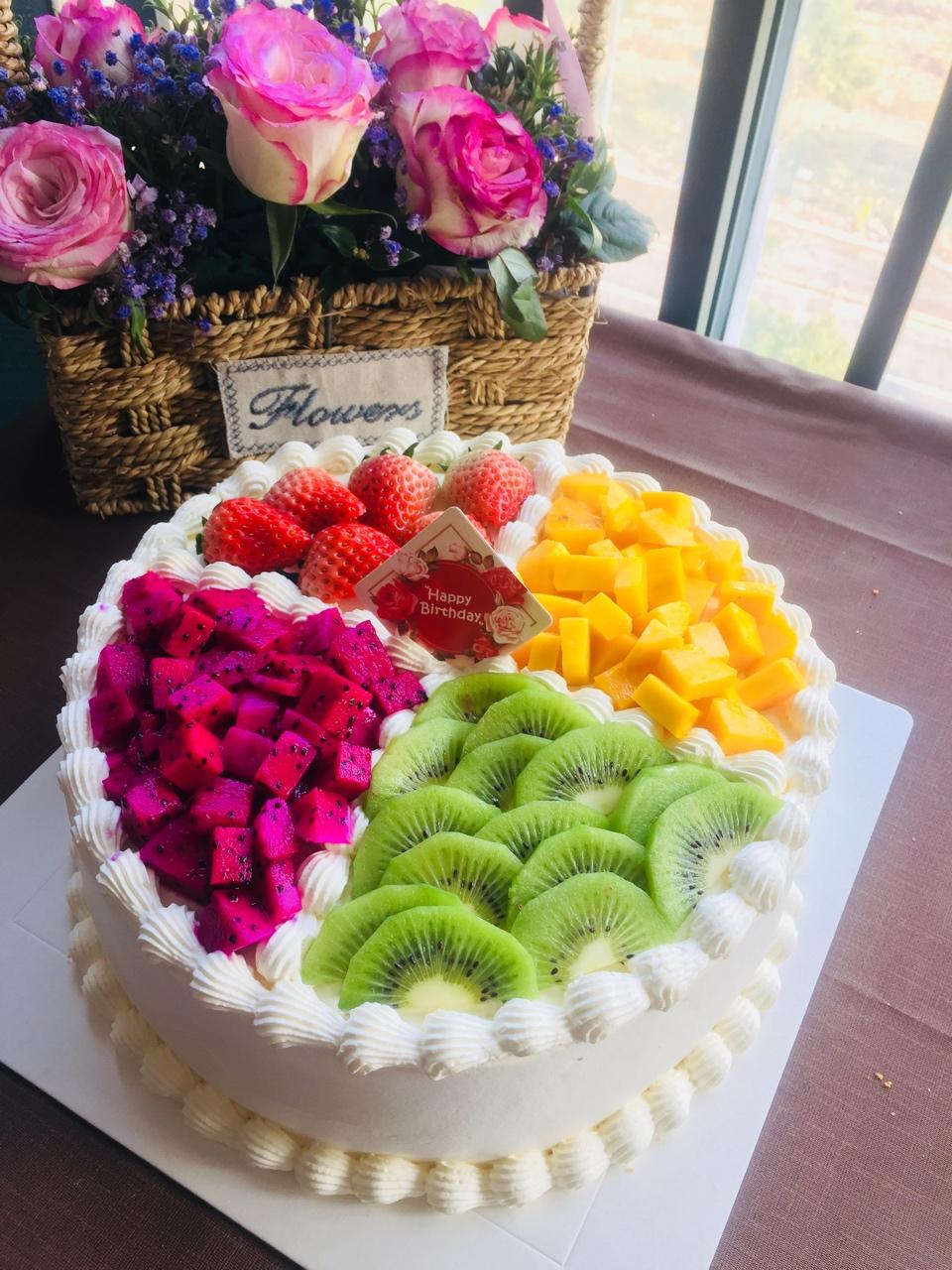 余姚石头做的8寸水果生日蛋糕
