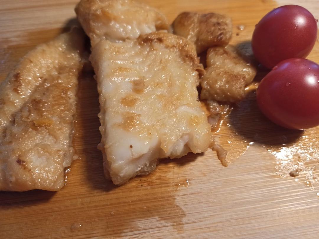 香煎两条快乐巴沙鱼柳