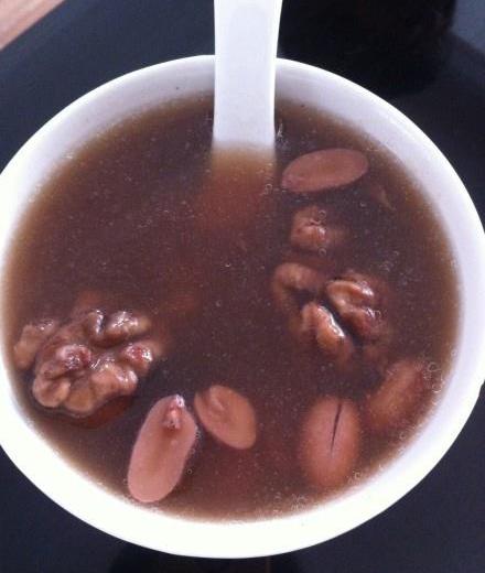 花生红枣核桃红豆养颜汤的做法