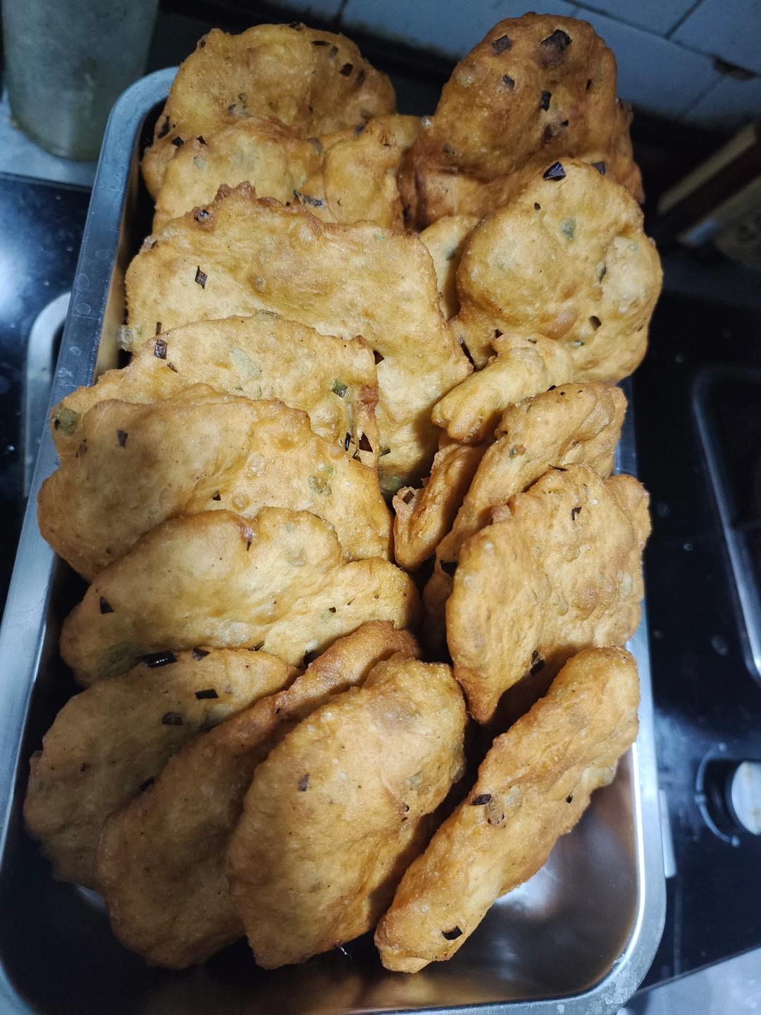 （超级简单）外酥里软蓬松的油炸葱油饼