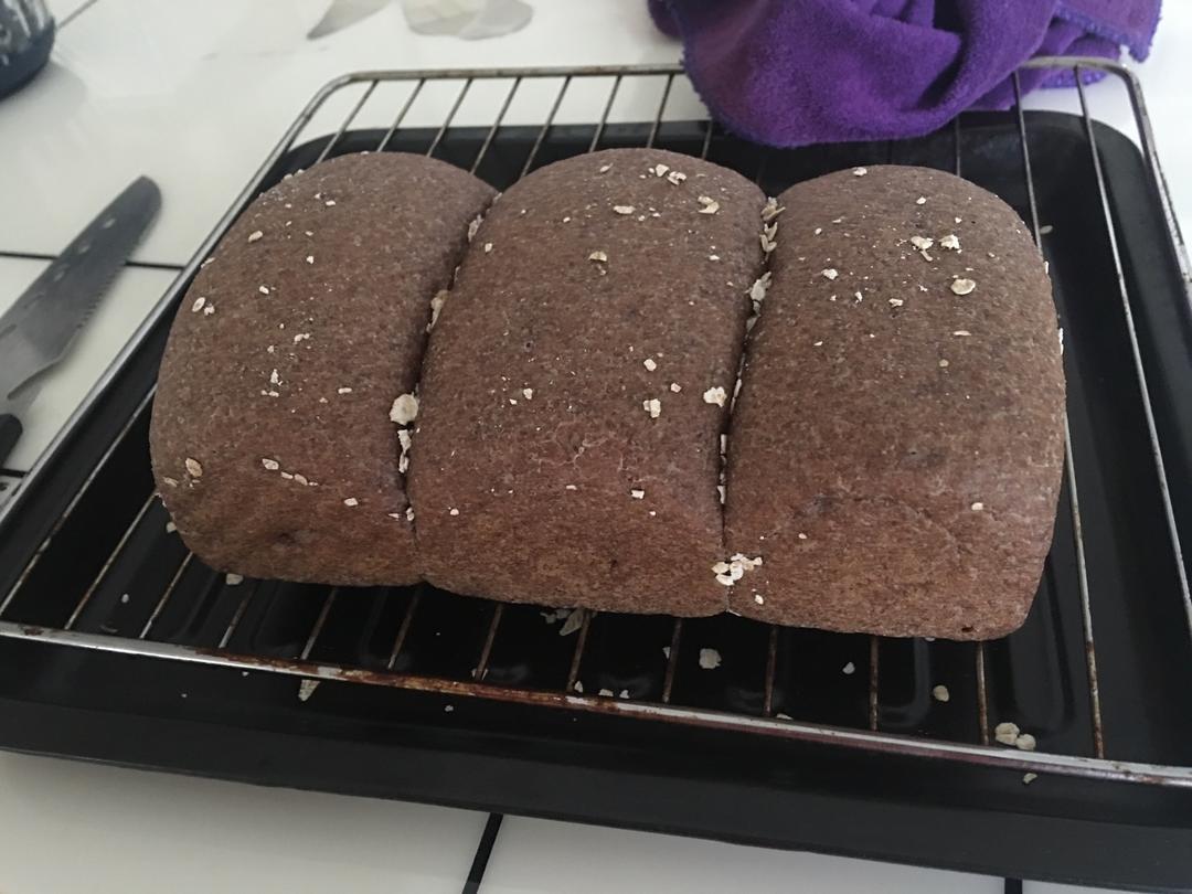 100%新良黑全麦粉无糖面包