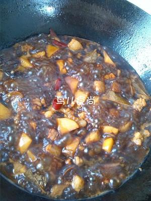 红烧肉炖土豆的做法 步骤2