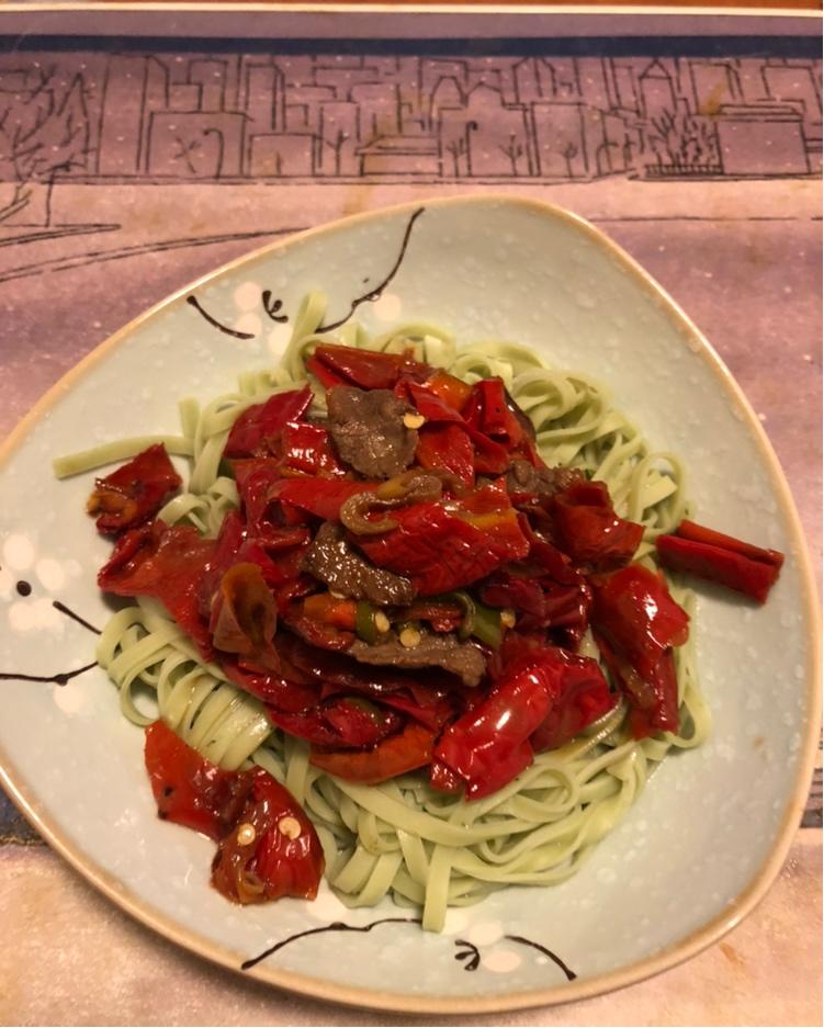 辣皮子肉拌面