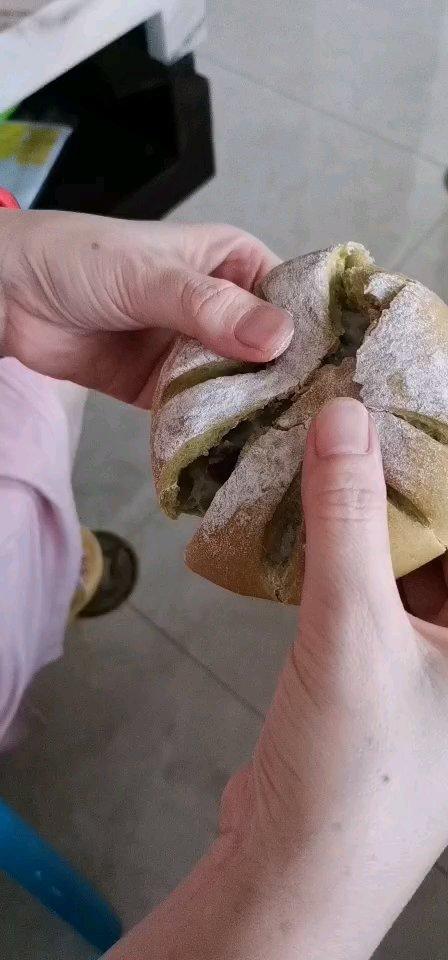抹茶麻薯软欧包（三种馅料:红薯核桃麻薯、芋泥肉松麻薯、红豆沙肉松麻薯）