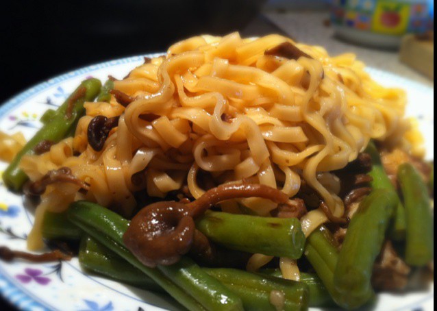 菌菇豆角排骨焖面