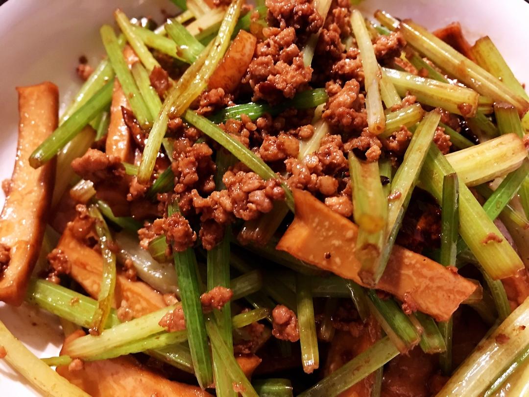 五香干芹菜炒肉