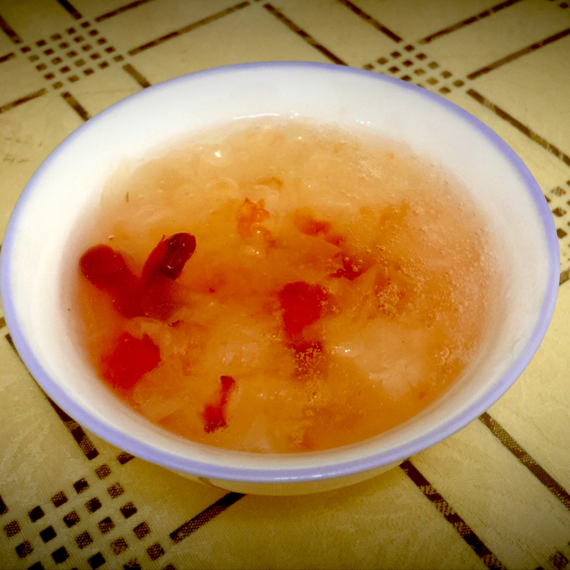 蔓越莓桃胶银耳羹