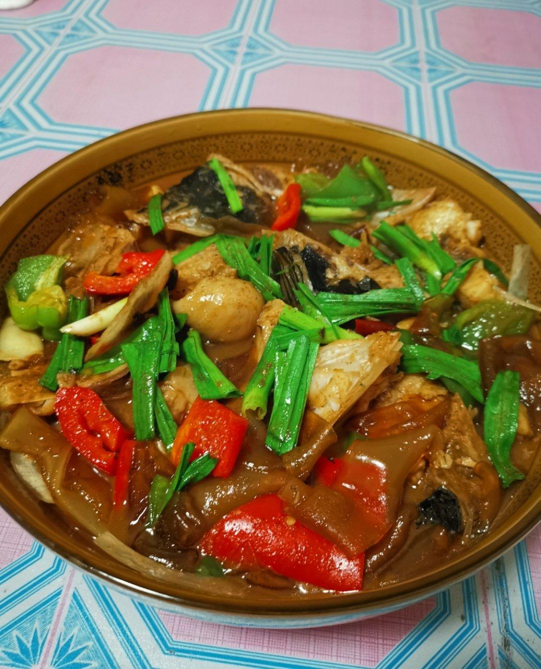鱼头炖粉皮
鱼头炖粉条
鱼头炖宽粉