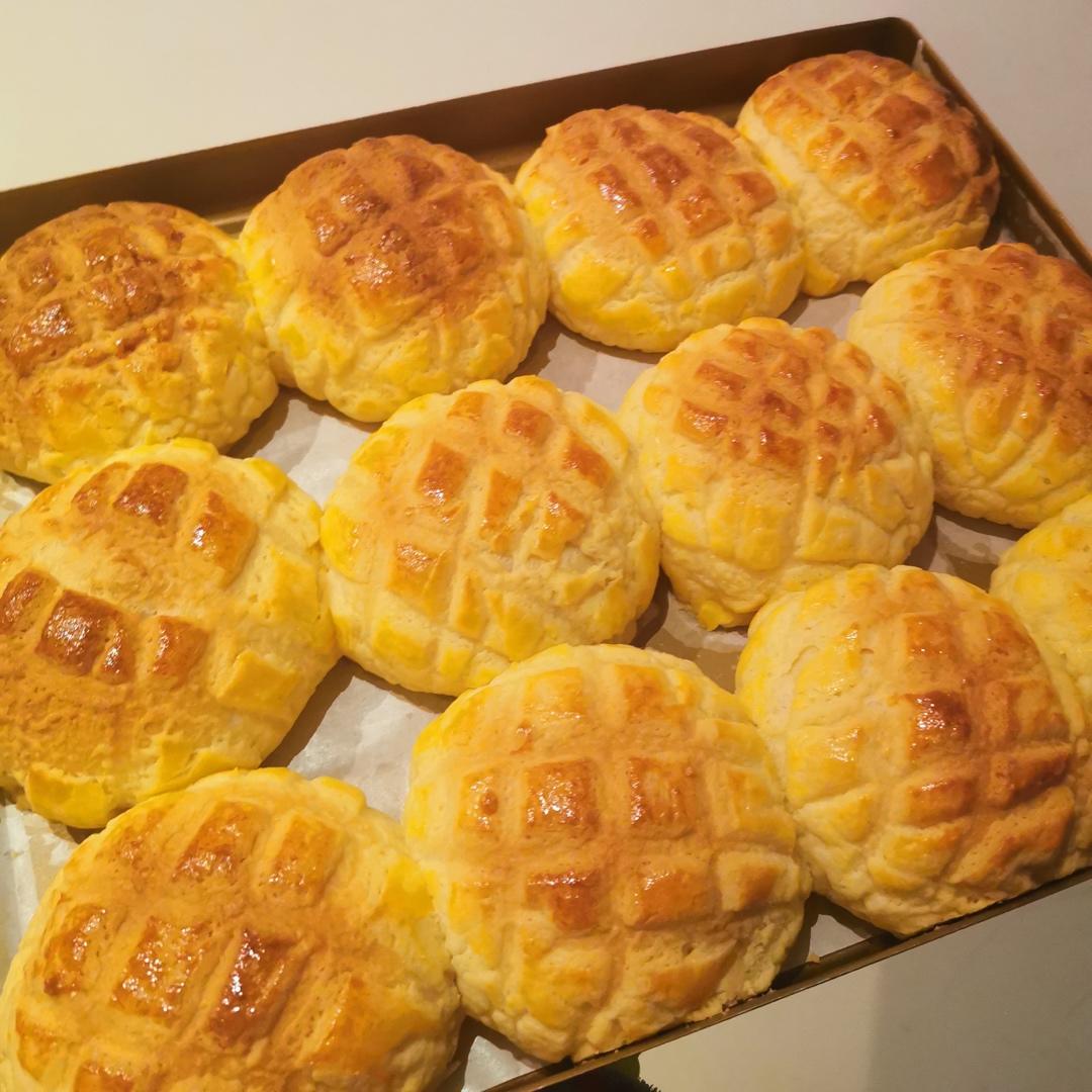 好吃到炸裂的港式菠萝包（附带制作酥皮的小视频）