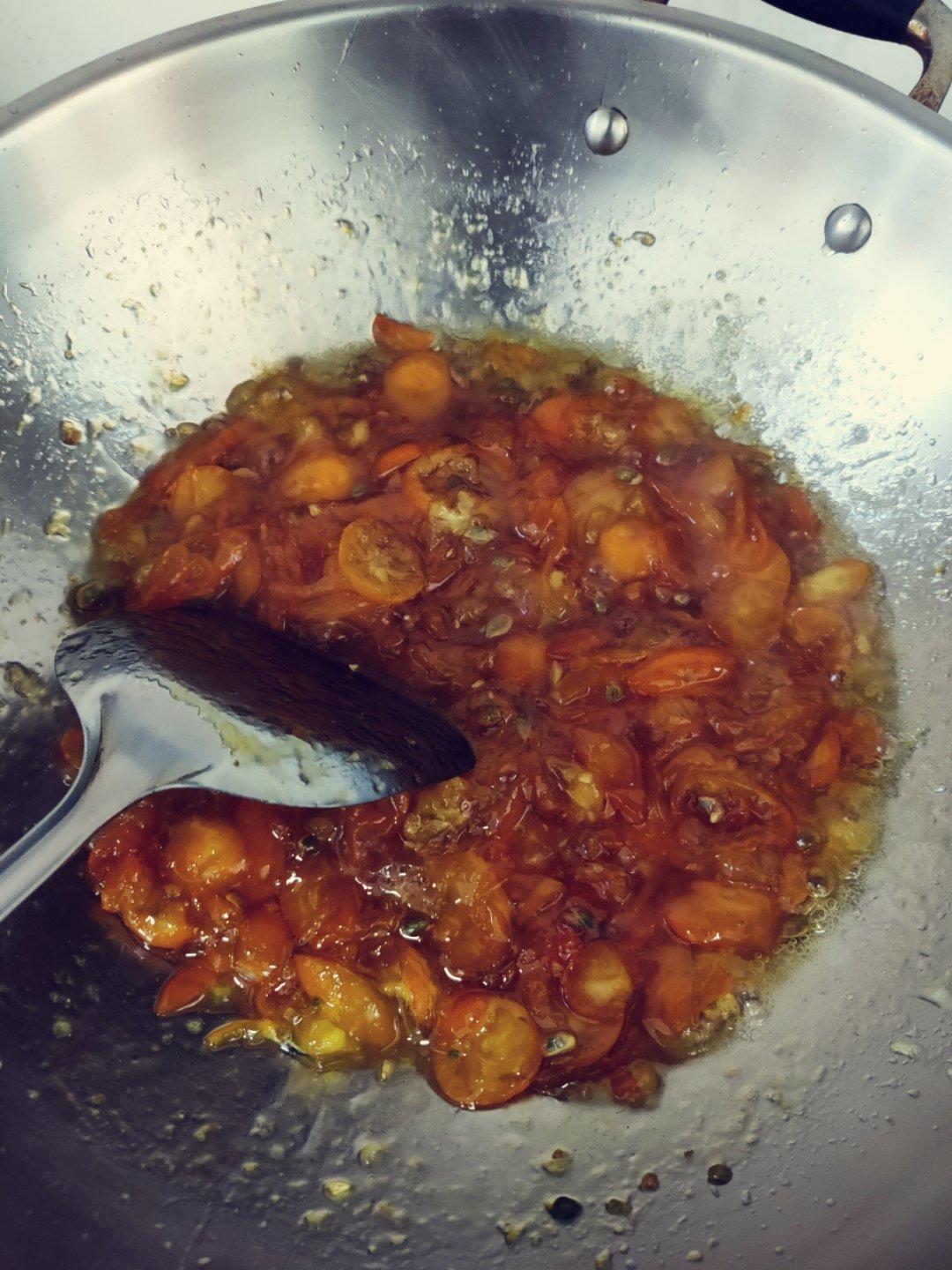 金桔酱润肺止咳化痰疗效好。金桔酱。