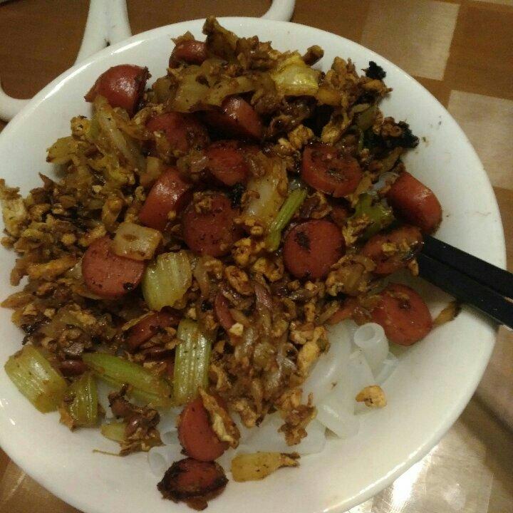 懒人芹菜白菜鸡蛋香肠粉～