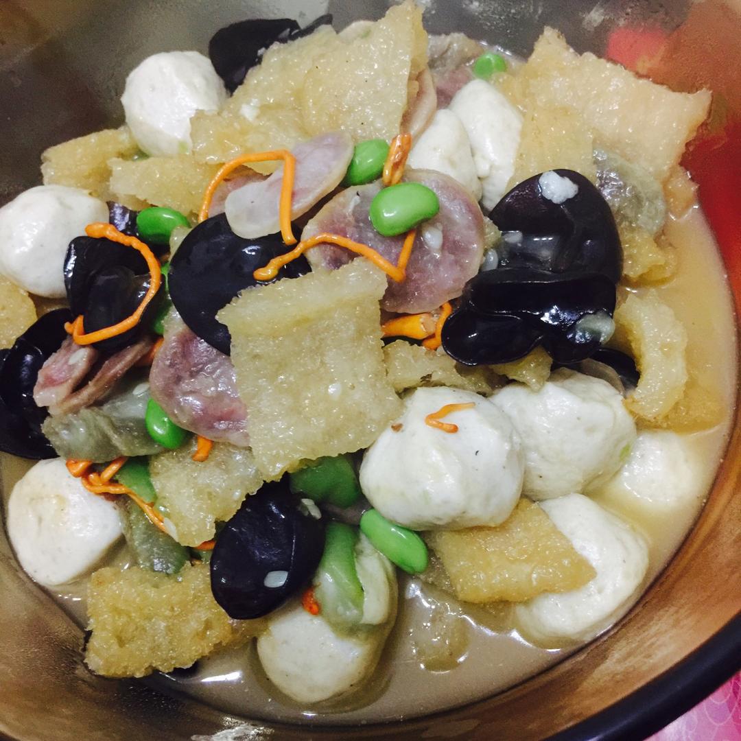 只需要一点盐就可以鲜翻的菜 晚餐有这一锅就足够了 皮肚 丝瓜 鱼丸