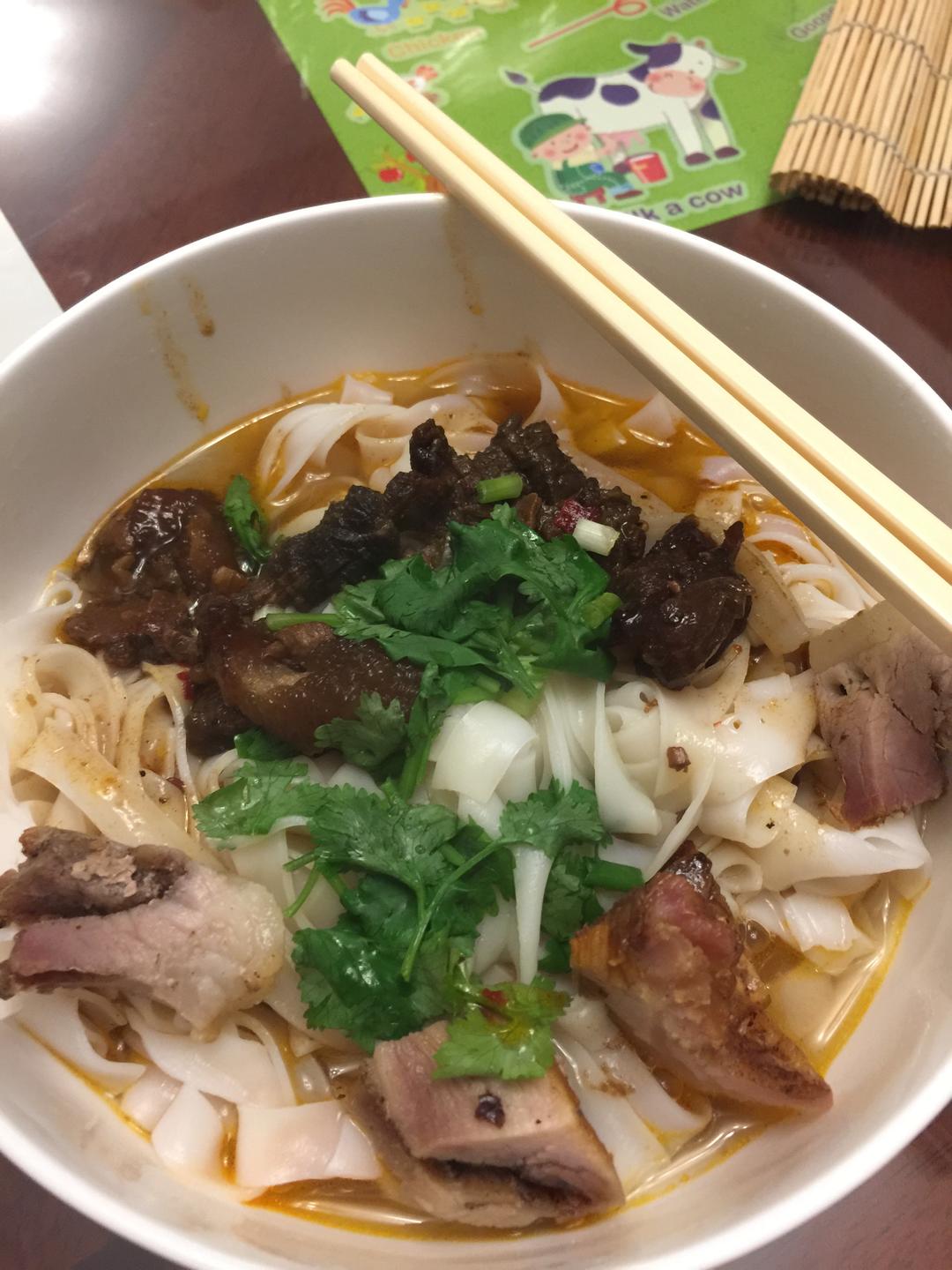 自家牛腩烧肉河粉