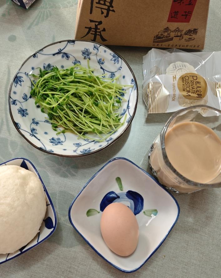 自己发豌豆苗ヾ(❀╹◡╹)ﾉ~芽苗菜的窝