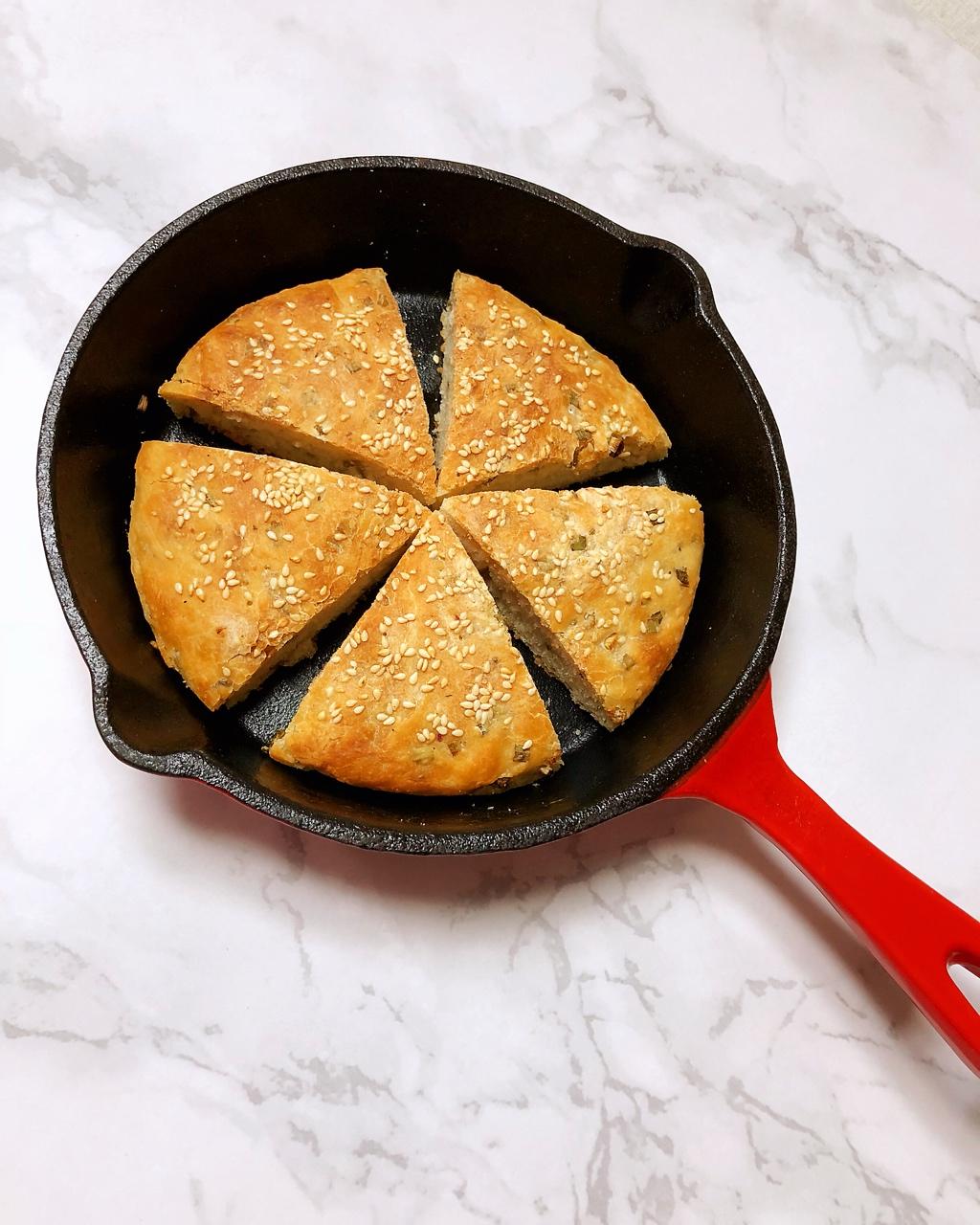 子冰翔云做的简易发面葱油饼烤箱版