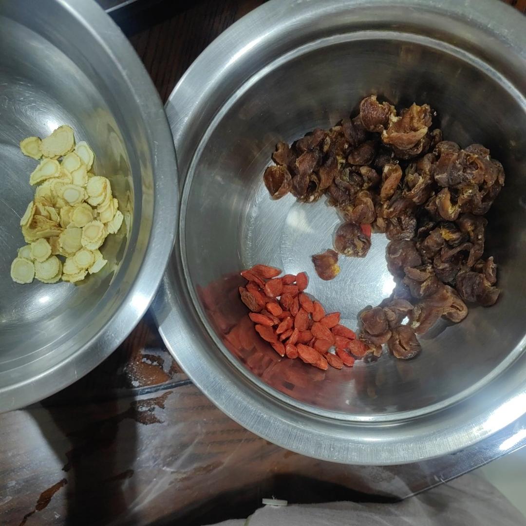 饮：西洋参桂圆枸杞茶