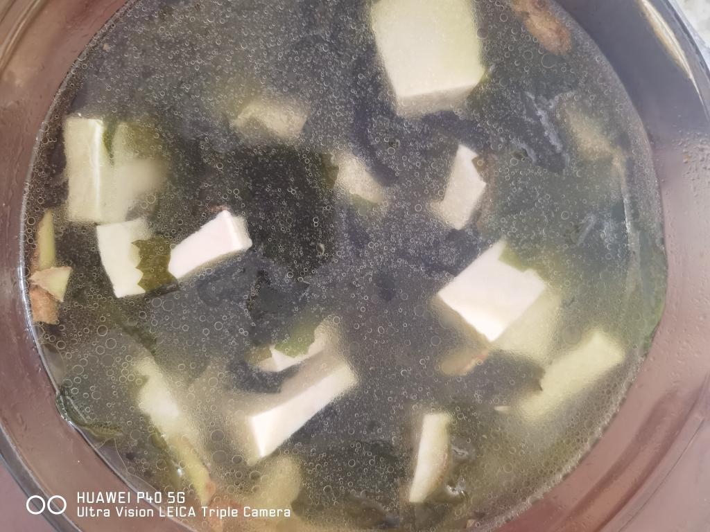 裙带菜豆腐汤的做法