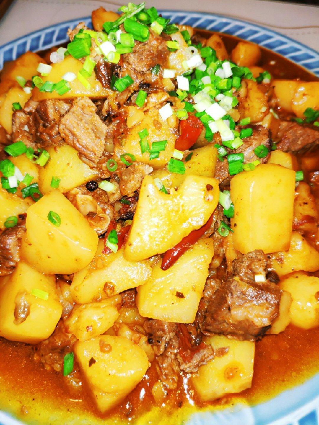 红烧牛肉炖土豆
