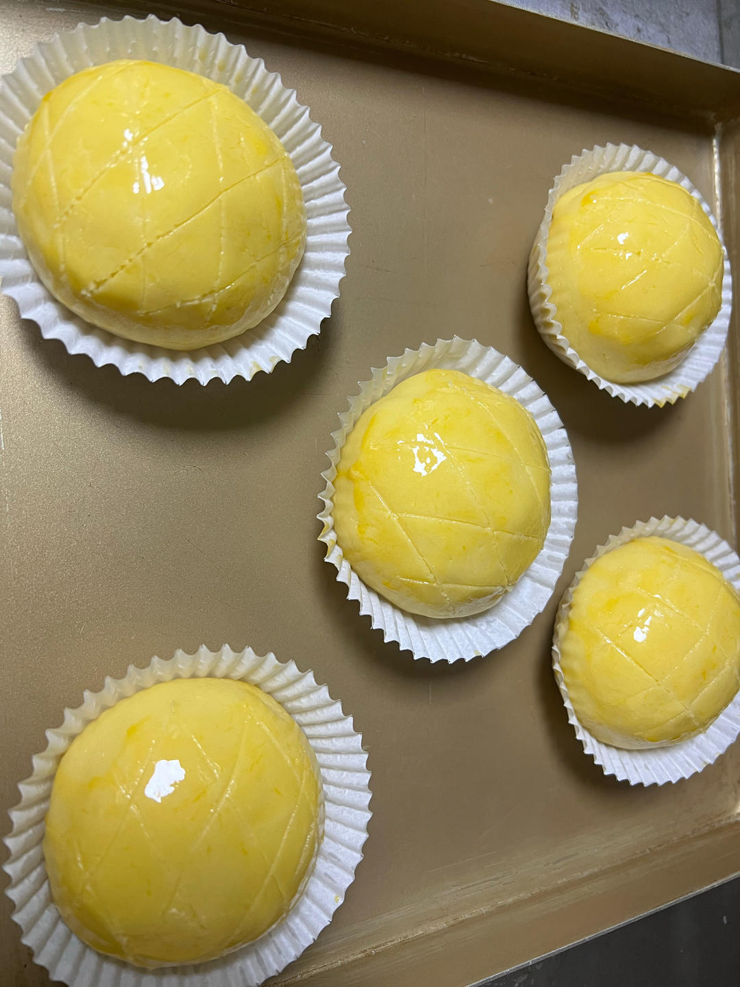 好吃到炸裂的港式菠萝包（附带制作酥皮的小视频）