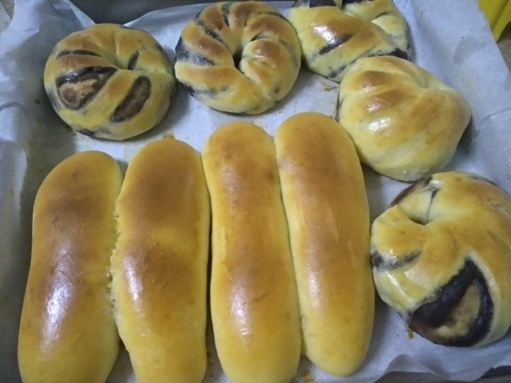 儿时去面包房必买的［椰丝奶油包］