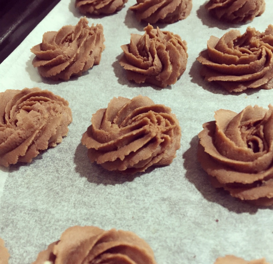 挤花毫无压力的巧克力曲奇