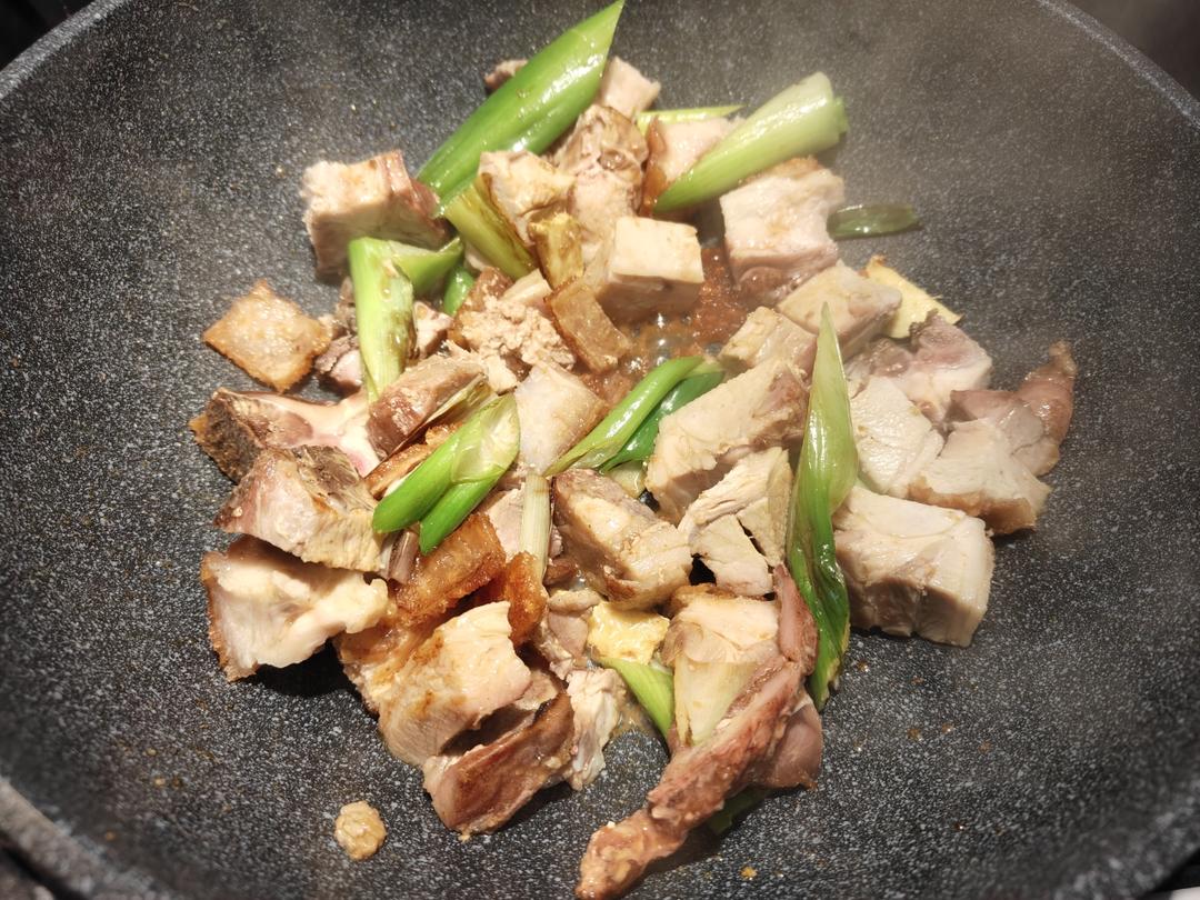 唐芹炒脆皮烧肉