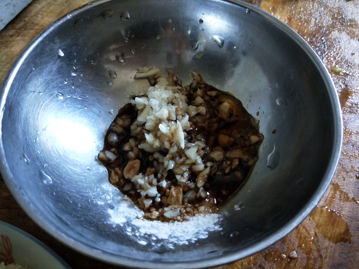 妈妈的味道备忘录：西红柿炒菜花——拌米饭的绝佳菜肴的做法 步骤2