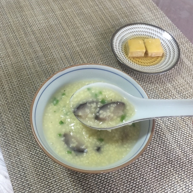 营养可口的——小米海参粥