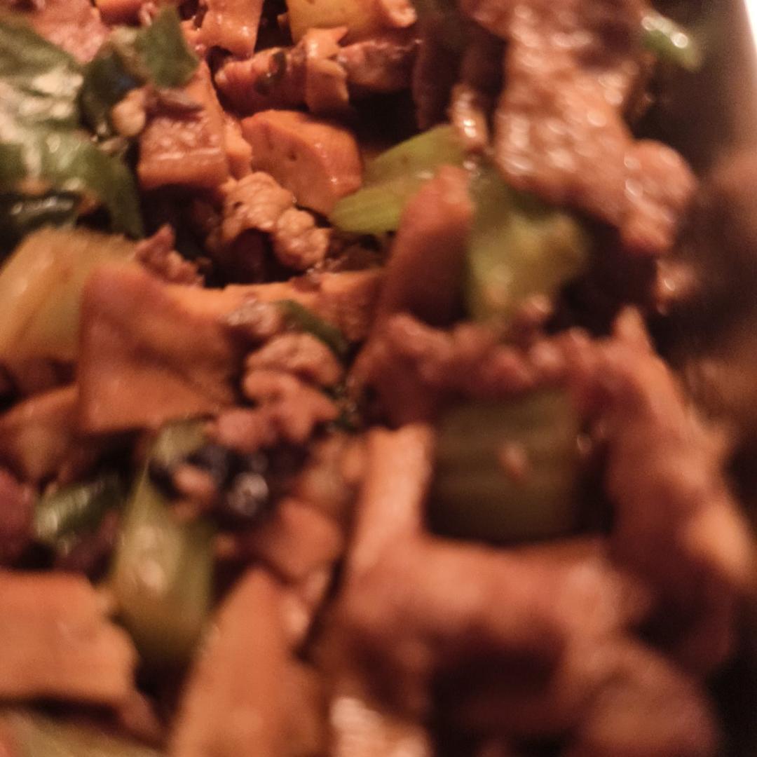 芹菜香干炒肉