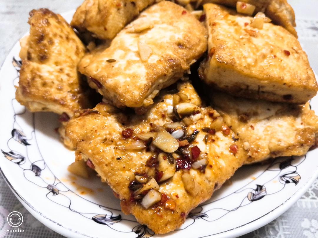 完胜路边摊：香煎孜然豆腐