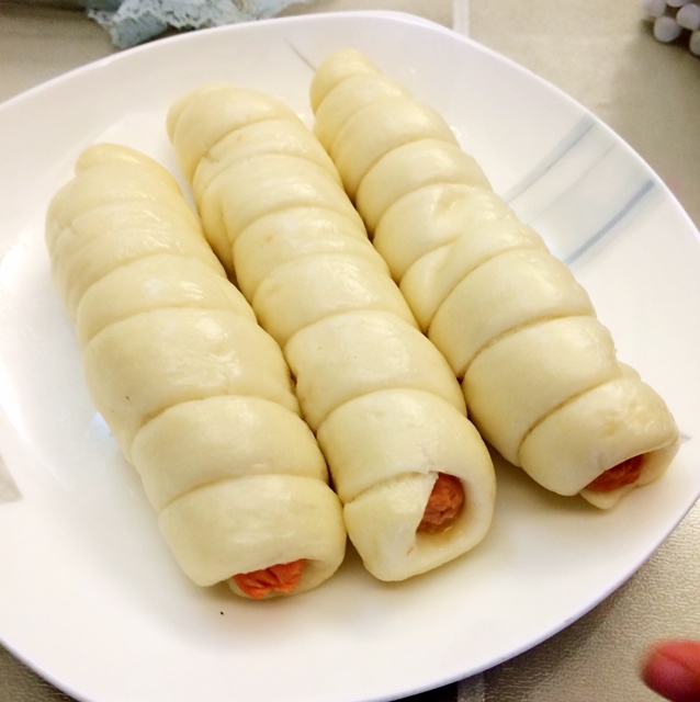 塌鼻妞做的南瓜香肠卷